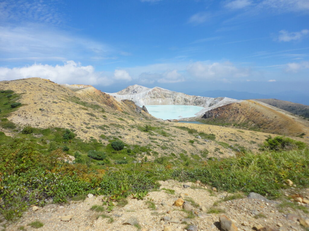 草津白根山 湯釜
