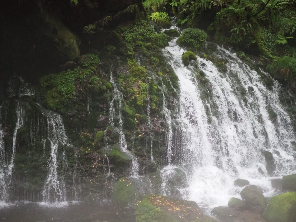 元滝伏流水
