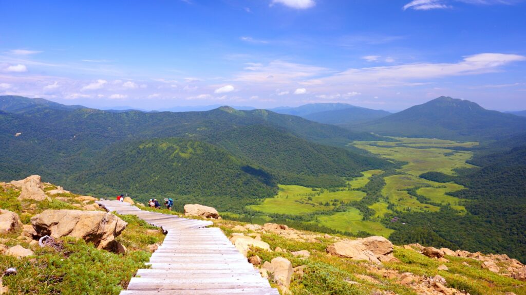 至仏山から尾瀬と燧ヶ岳（出典：PhotoAC）